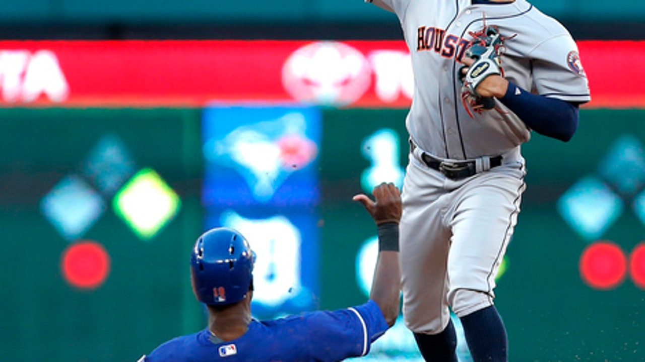 Fielder homers, Rangers top Astros; Correa hurt